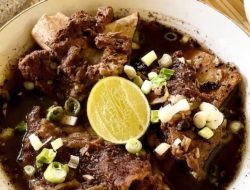 Sop Konro Spesial Susana, Hidangan Khas Iga Sapi Jamu 65 Petugas Kurban Masjid Besar An-Nur Malinau